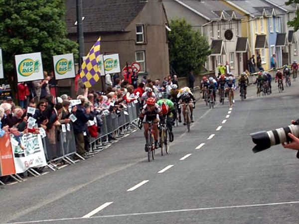 Joe McDonnell goes hard in the finale of stage 3 to win the sprint