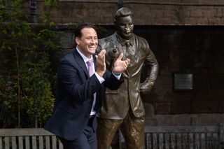 Tony has to bluff his way through the unveiling of the statue he commissioned.