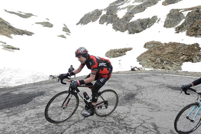 Cadel Evans (BMC) climbs the Gavia