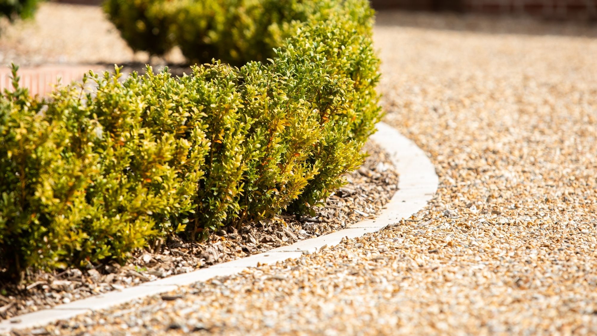 10 driveway edging ideas experts swear by