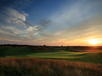 Erin Hills Hole By Hole Guide: Hole 8