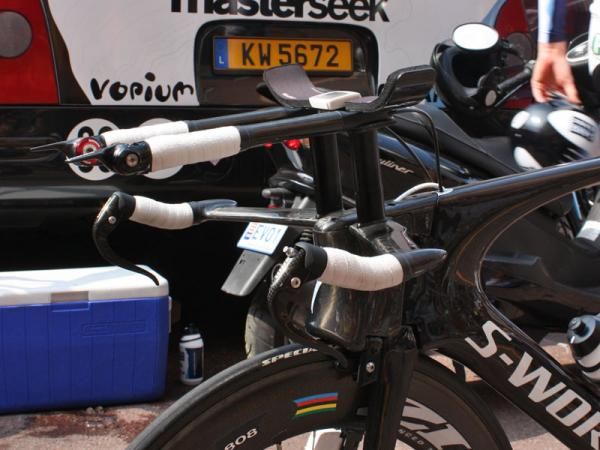 Wow! Check out the bar setup on Jens Voight's (Saxo Bank) Specialized S-Works Shiv.