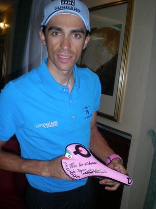 Alberto Contador with his special saddle.