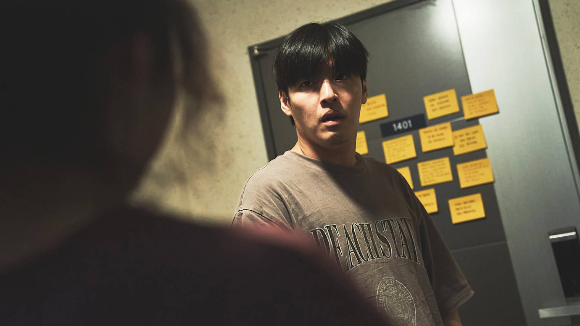 Kang Ha-neul in "Wall to Wall" on Netflix