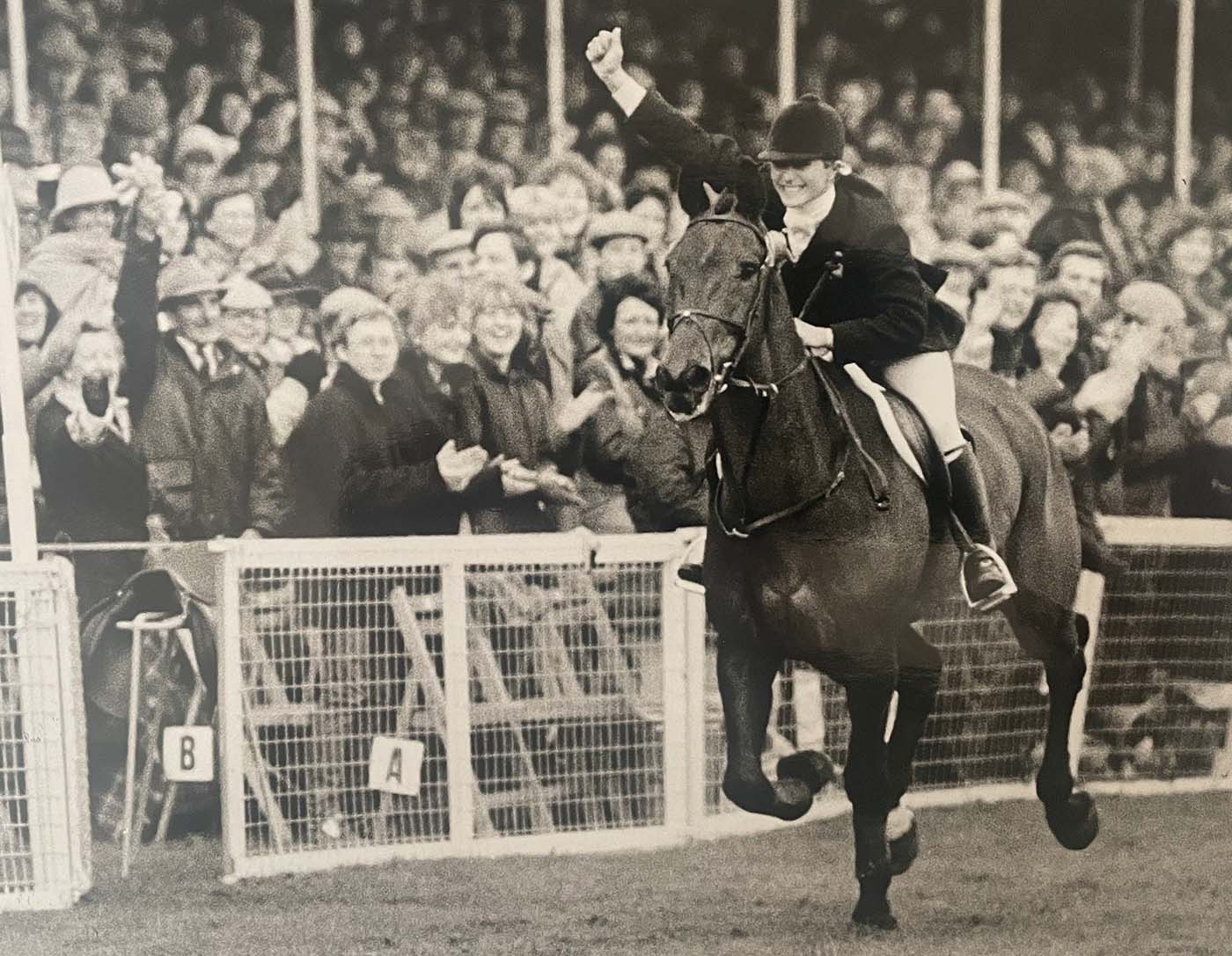 VIRGINIA HOLGATE ON PRICELESS 18.21.85 BADMINTON 85