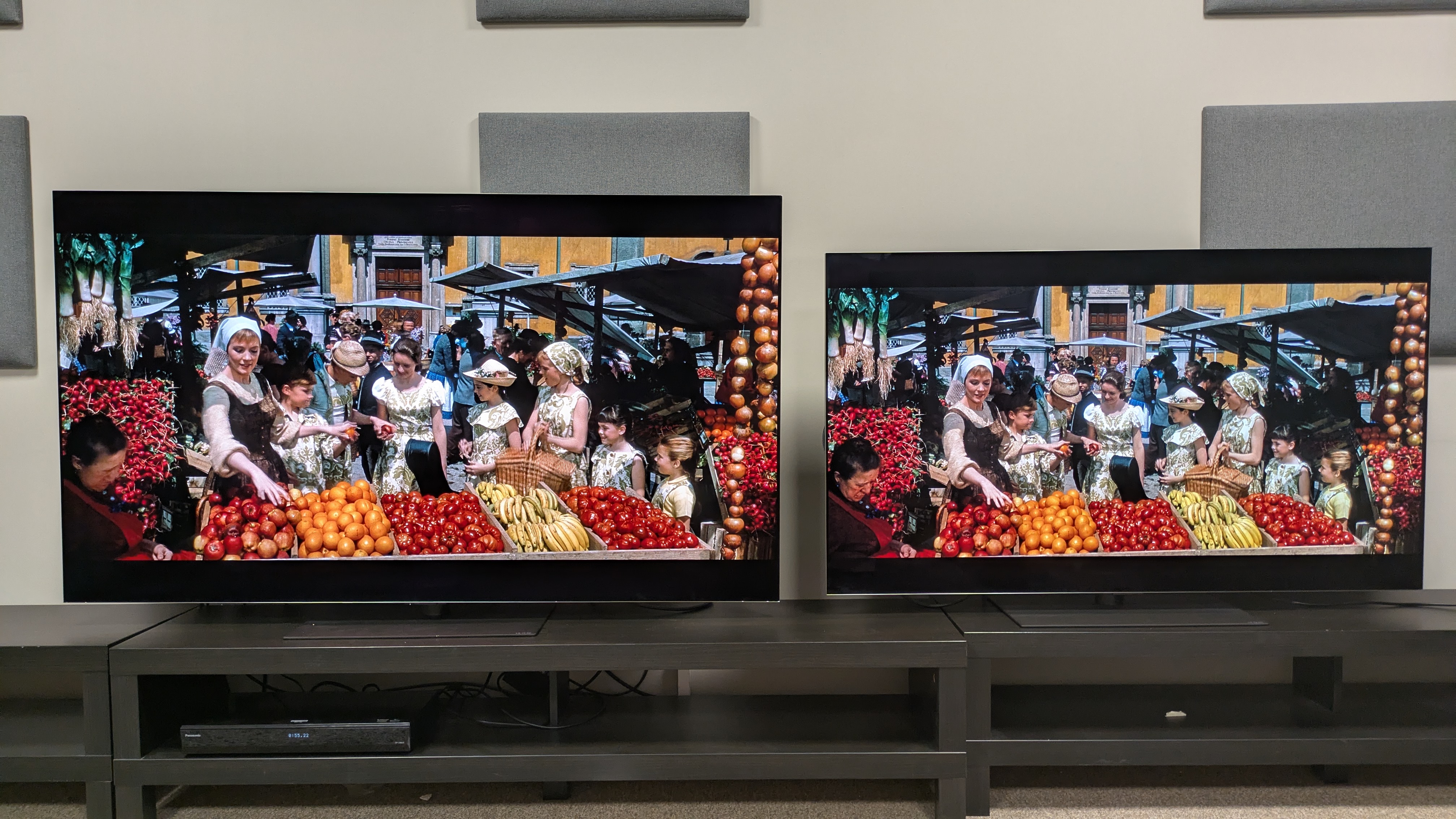 The LG G6 (left) and LG G5 (right) showing market scene from The Sound of Music, where bright colored fruits appear brighter on the G5 but look richer and punchier on the G6