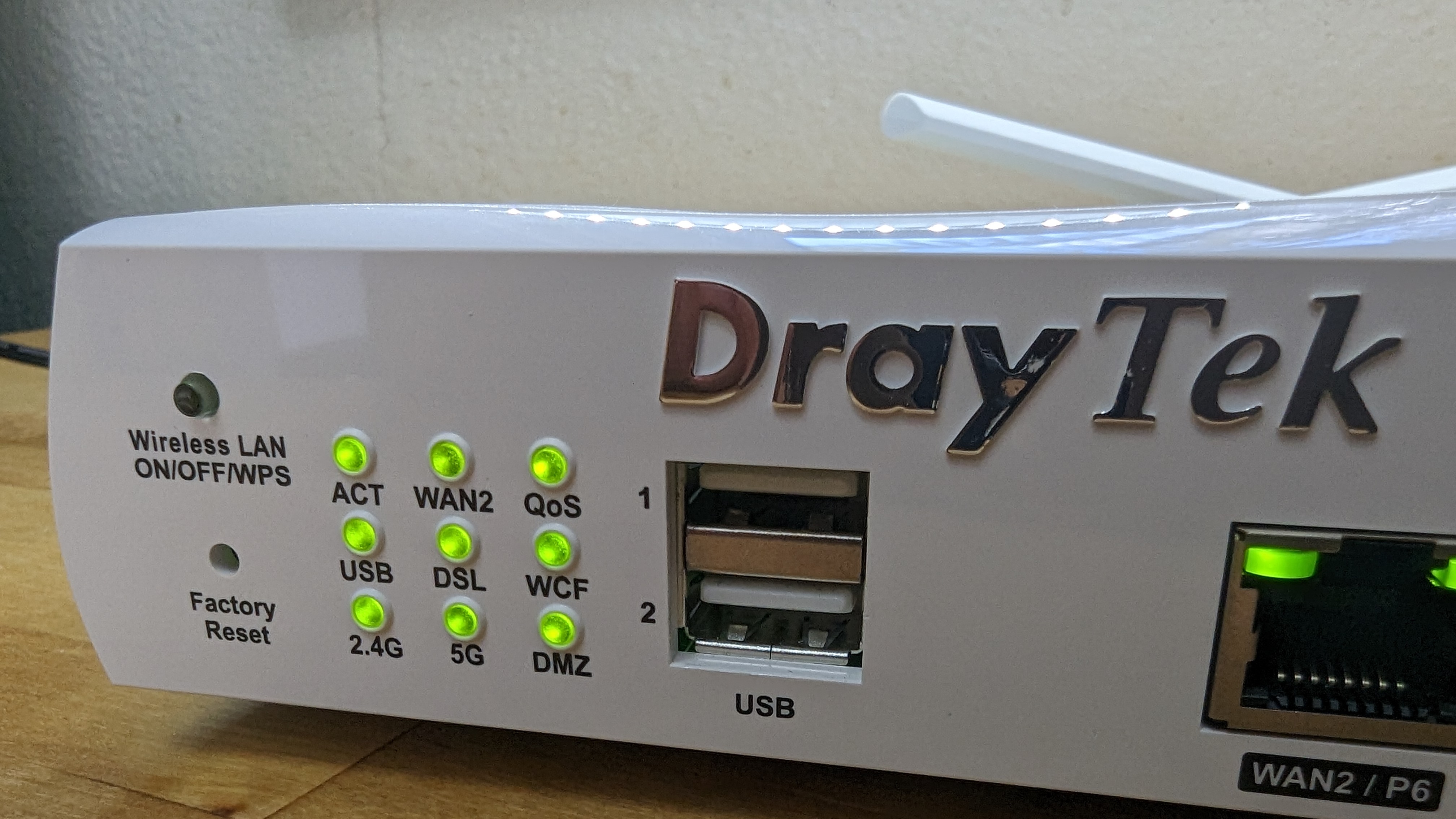 Dual USB ports and light indicators on the DrayTek Vigor2865ax