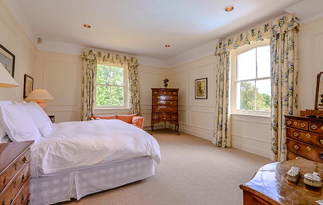 8351886-interior23