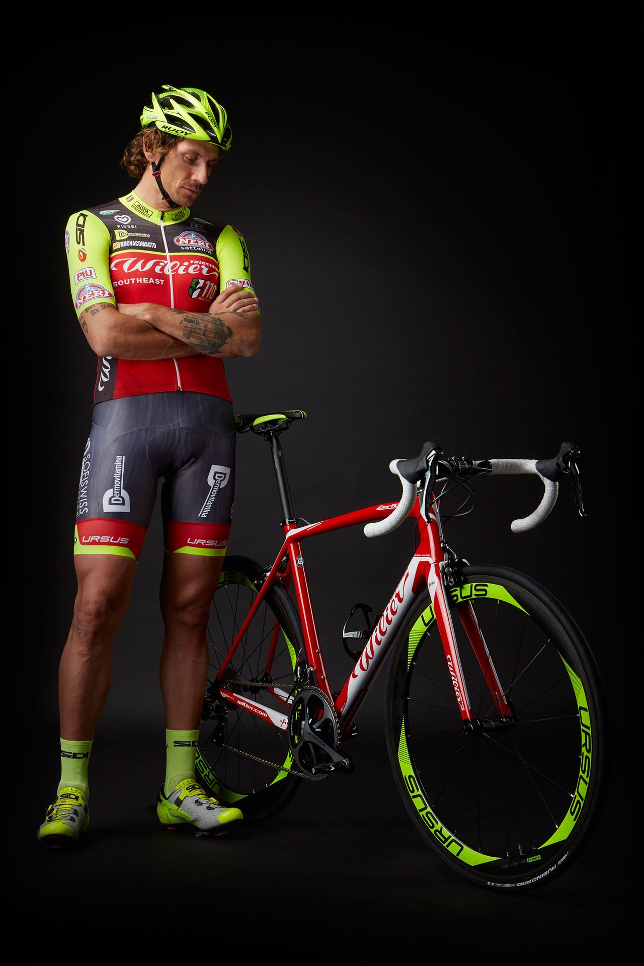 Filippo Pozzato shows the new team kit.
