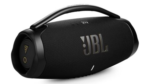JBL BoomBox 3 Wi-Fi valkoisella taustalla