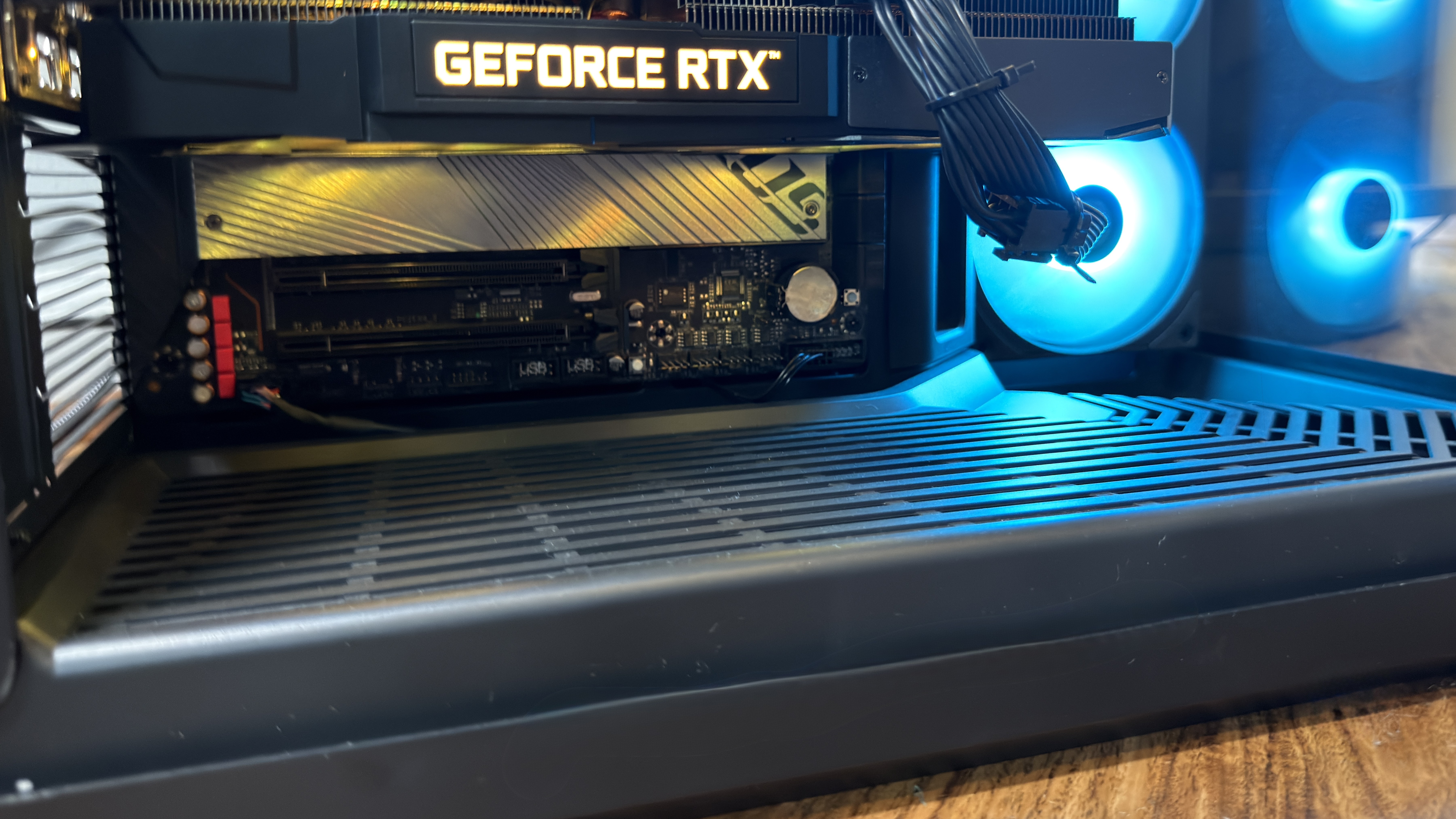 Hyte Y50 RGB