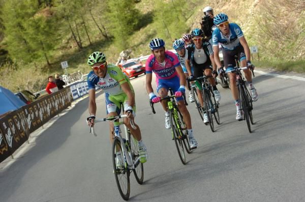 Ivan Basso (Liquigas Cannondale) drives the lead group on the final climb