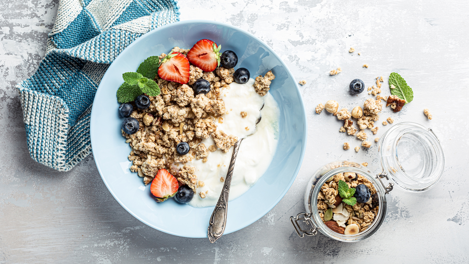 granola casera con yogur griego