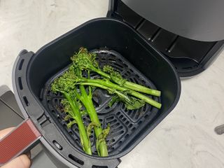 Cooking broccoli in the COSORI Lite Air Fryer