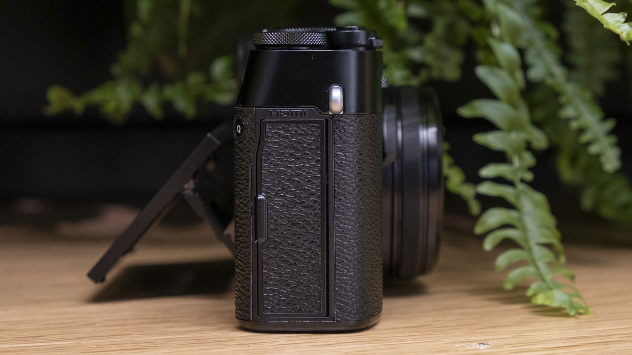 Fujifilm X100V