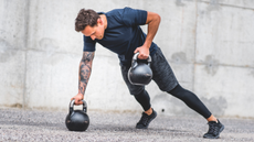 Man doing renegade rows with kettlebell