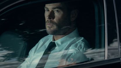 Chris Hemsworth in Crime 101
