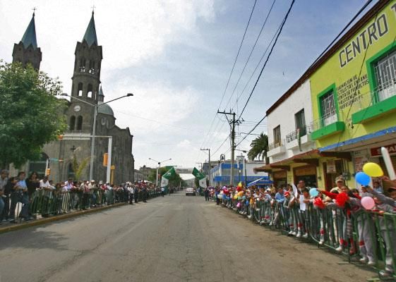 The finishing straight awaits the riders