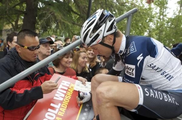 Saxo Bank's Jens Voigt signs autographs.