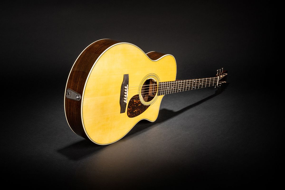 Details photos of the Martin SC-28E
