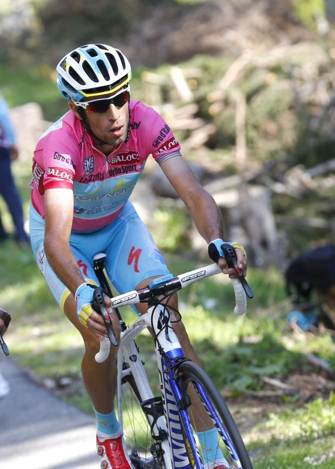 Vincenzo Nibali (Astana) came through another day in pink