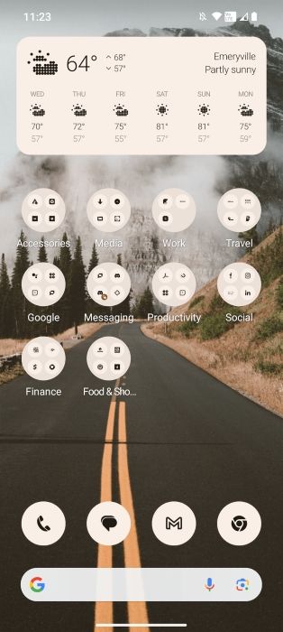 Nothing OS 2.0 home screen with monochromatic icons