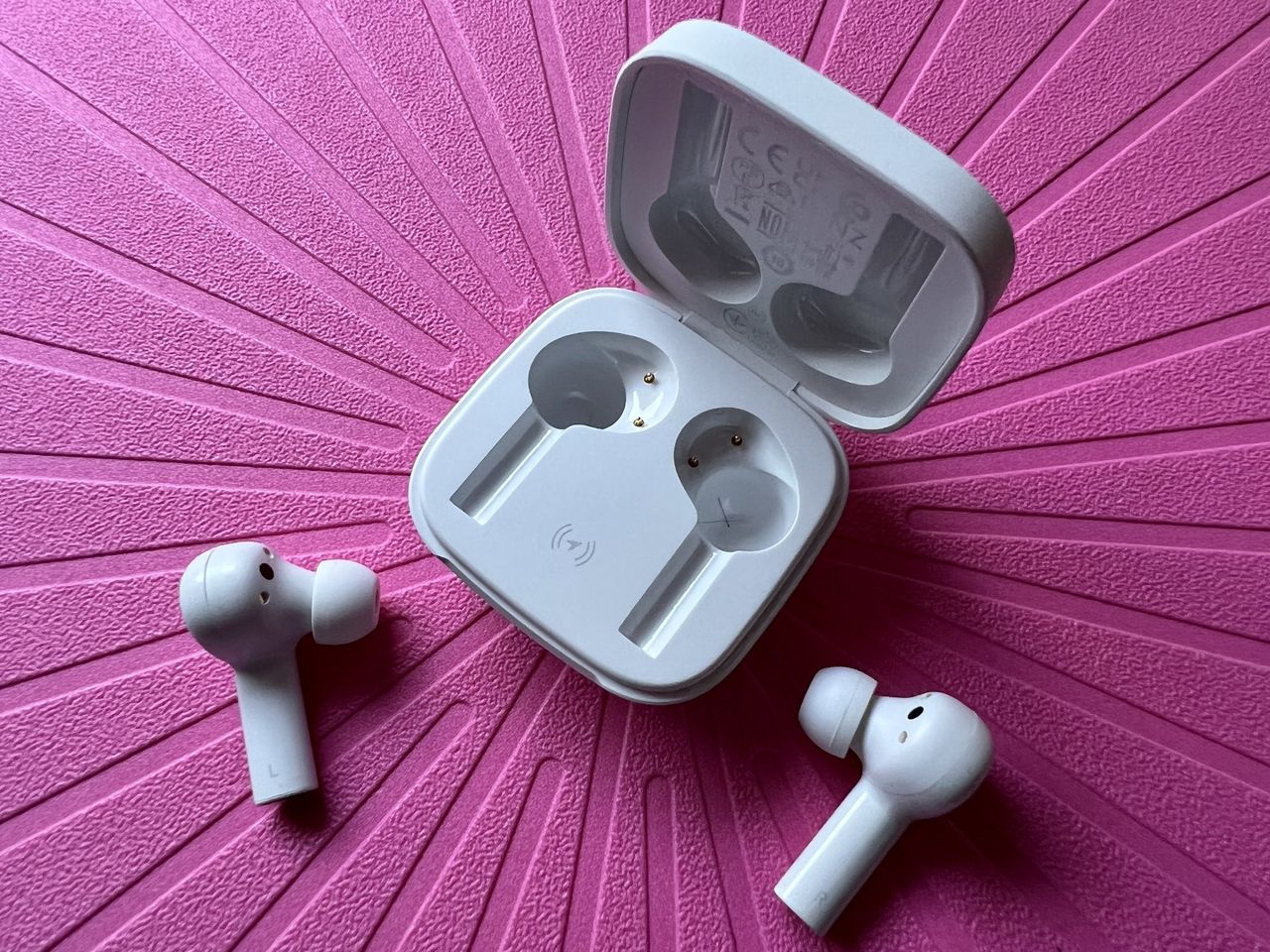 Belkin Soundform Freedom Tw Earbuds Out
