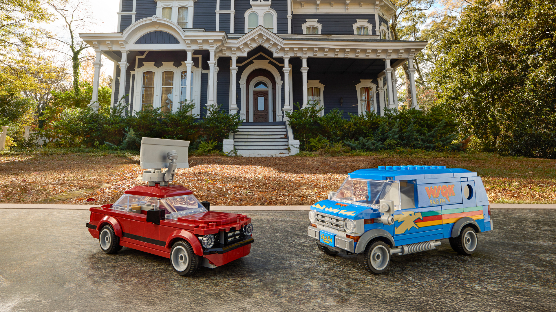 The Stranger Things Creel House vehicles stood in front of the real-life Creel House