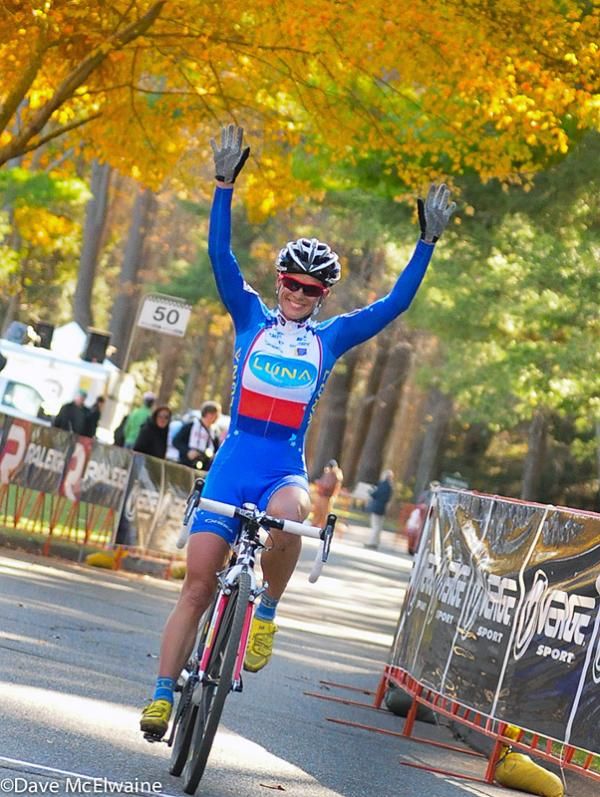 Czech champion Katerina Nash (Luna) soloed to victory.