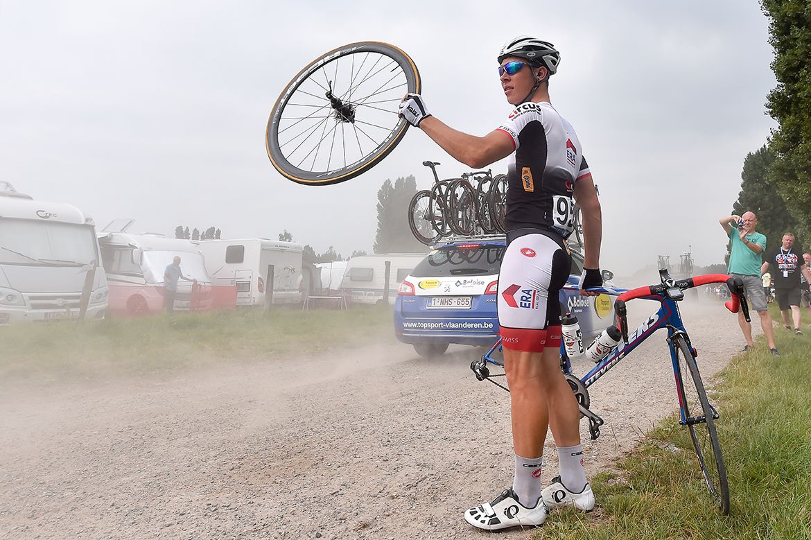 Wheel change for Laurens Sweeck