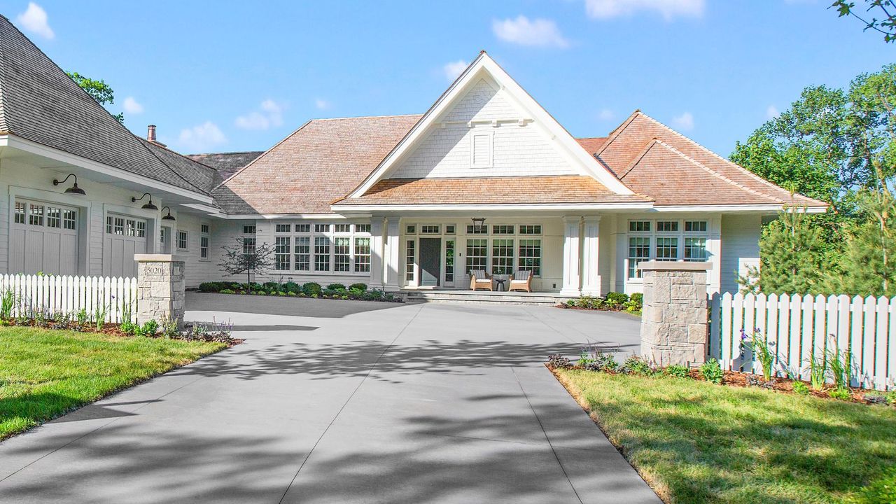 Two small pillars and picket fence give boundary and entrance to guests