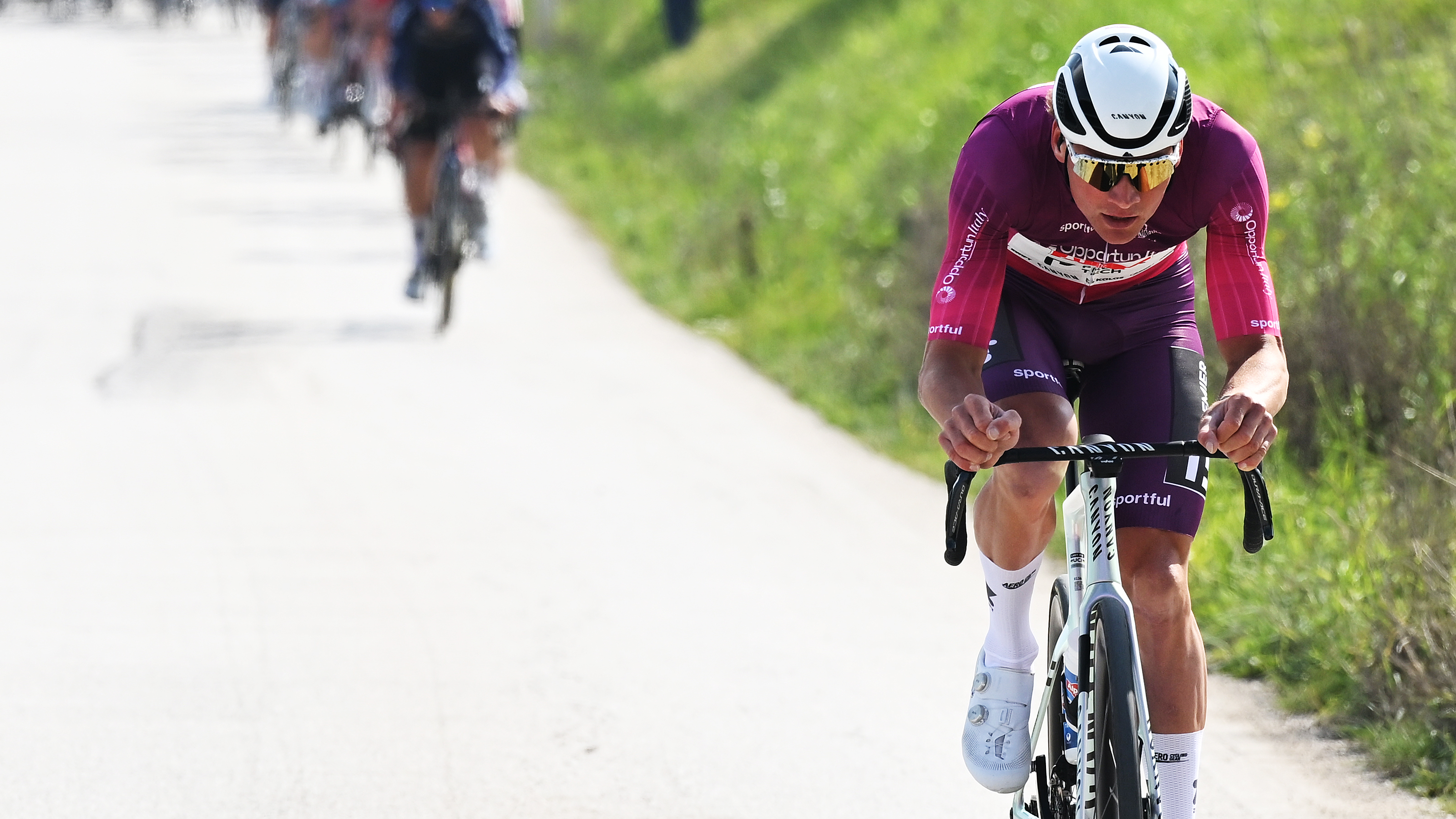 Mathieu van der Poel explains why he refuses to follow the narrow handlebar trend