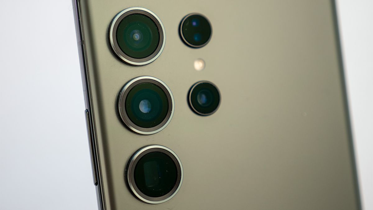 Dust around the raised camera lenses on the Samsung Galaxy S23 Ultra