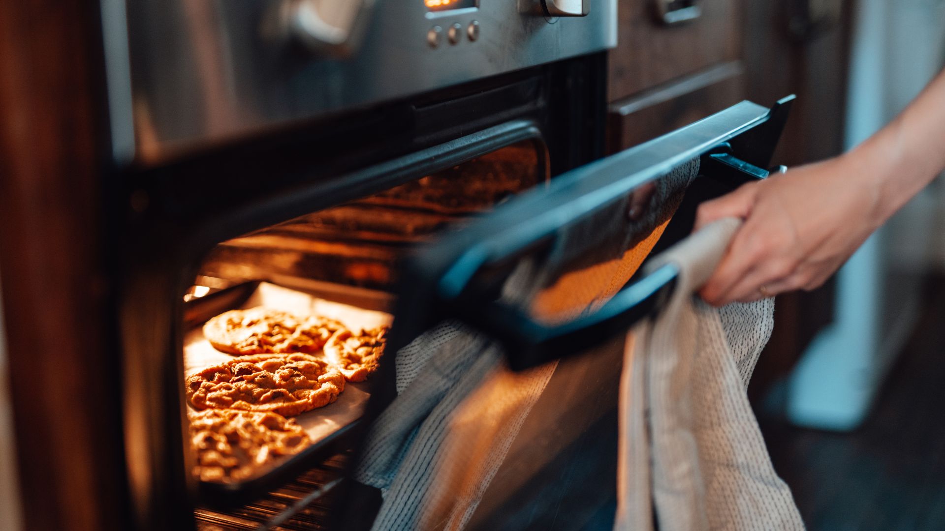 picture of oven on cooking cookies