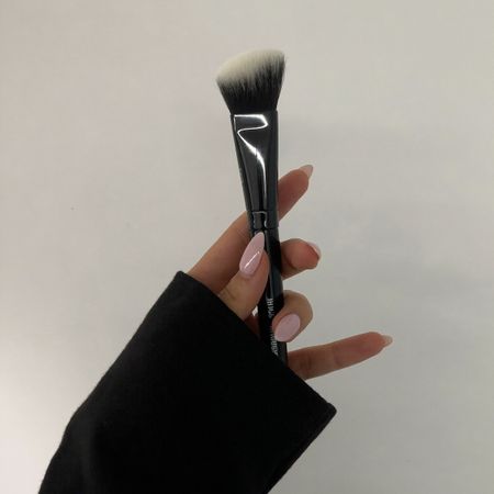 Makeup brush