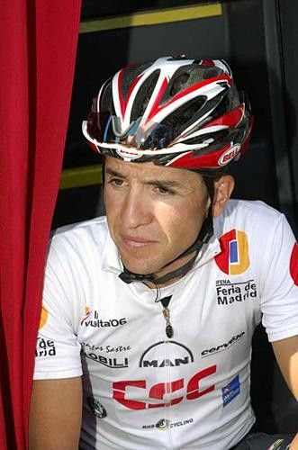 Carlos Sastre (CSC) greets the day