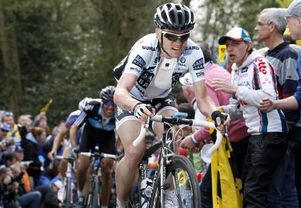 Nick Nuyens (Saxo Bank-SunGard) on the Muur