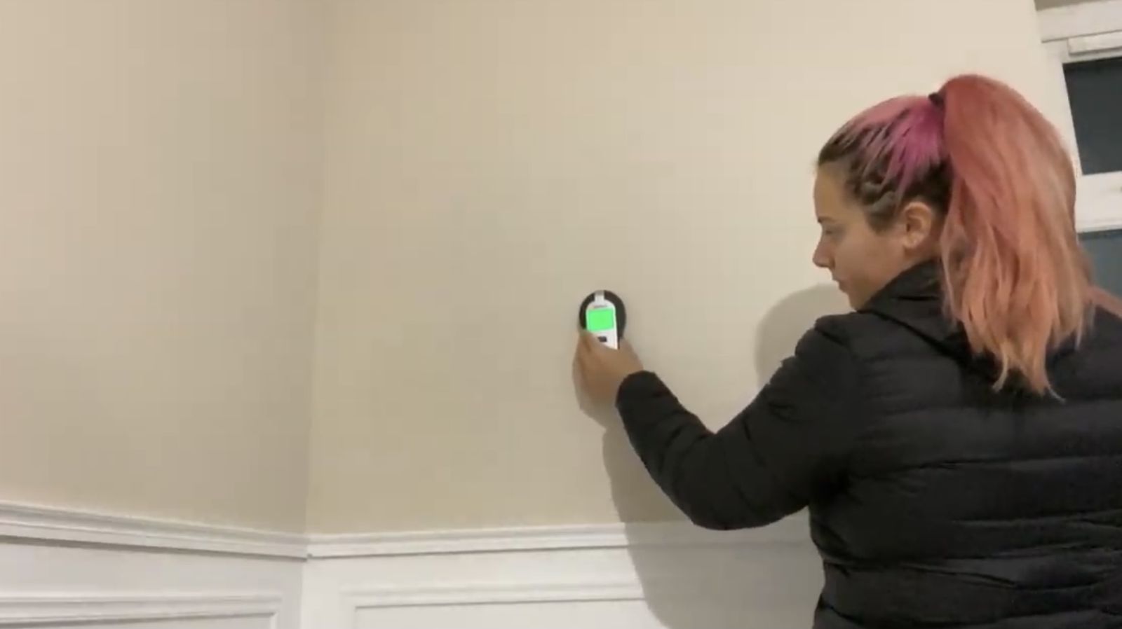 10 Easy Steps To Hide TV Wires In The Wall In Less Than An Hour   CEeE2RXuZm5529s9UpVeFV 1600 80 