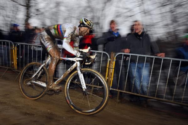 Zdenek Stybar (Telenet-Fidea) took the lead for the last lap, but lost the race in one turn.