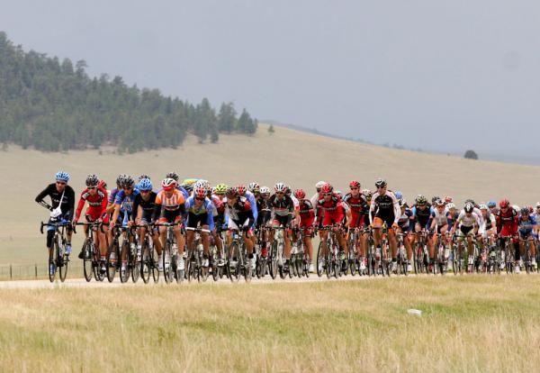 The peloton on stage 5 of the USA Pro Challenge