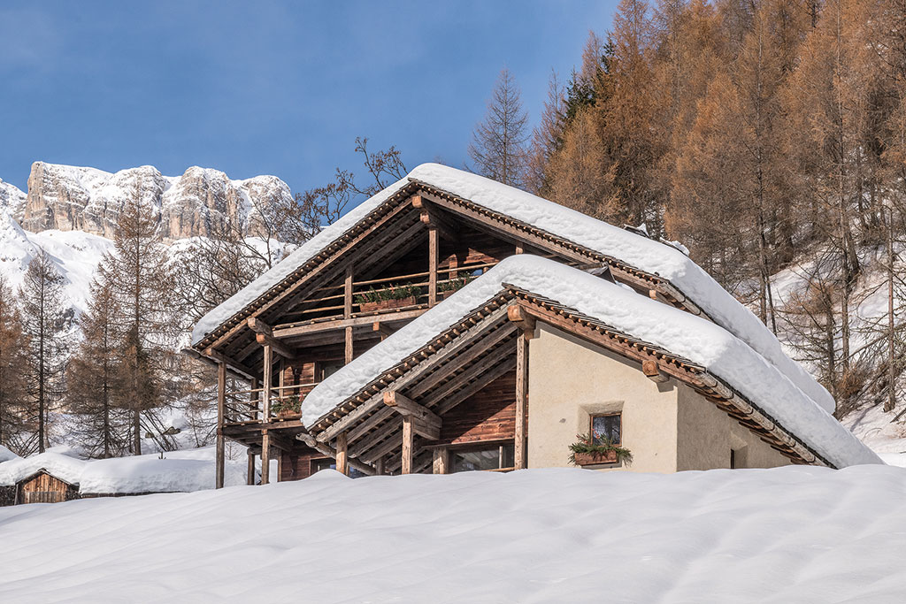 Ski chalet for sale: Cesa Dolomiti, Sella Ronda, Dolomites, Italy.