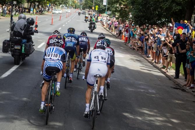 Large crowds cheer as the breakaway group goes past.