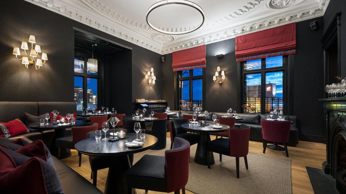 An Oslo elegant Bistro ups its audio game with Genelec. 