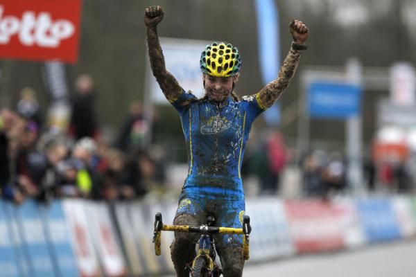 Daphny Van den Brand (AA Drink) soloes to victory in Baal