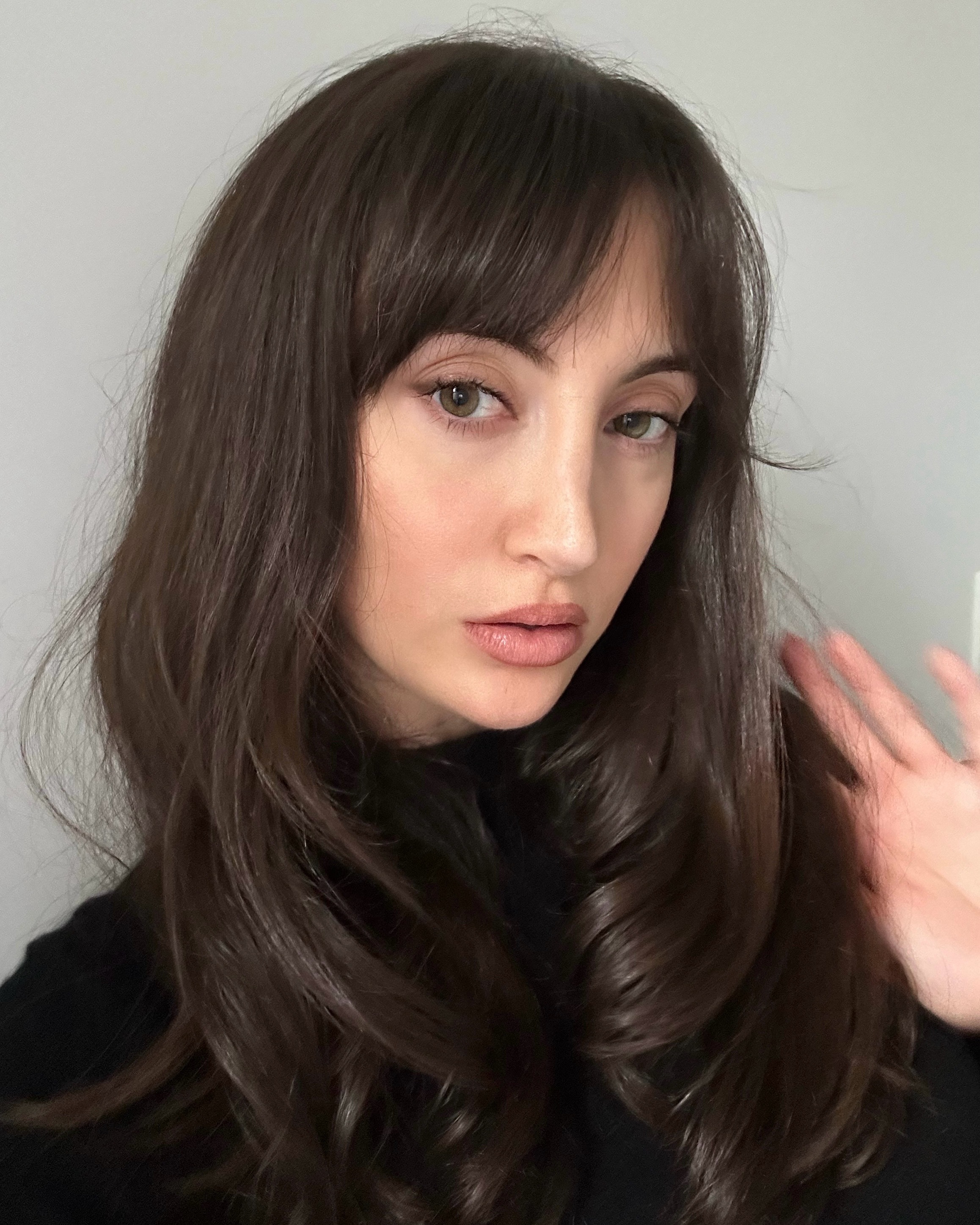 Who What Wear associate beauty editor Alyssa Brascia with shiny, glossy locks.