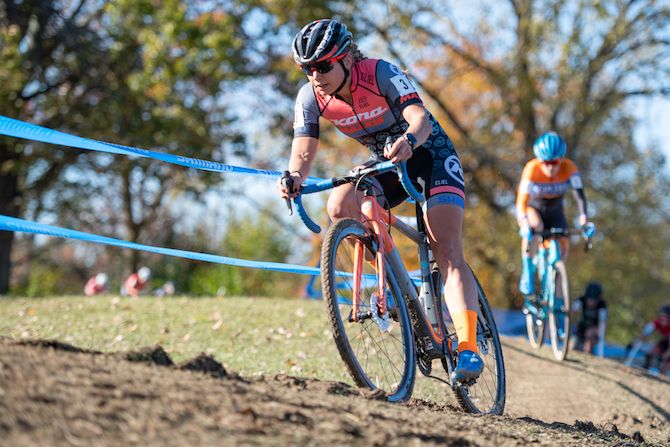 Rebecca Fahringer (Kona Maxxis Shimano) stays close to the front