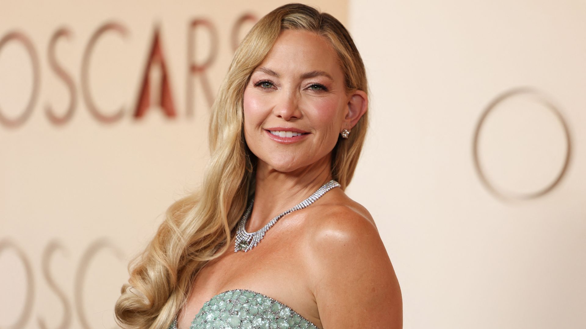 Kate Hudson attends the 98th Annual Academy Awards 