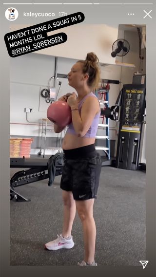 Kaley Cuoco working out glutes while pregnant 2022.