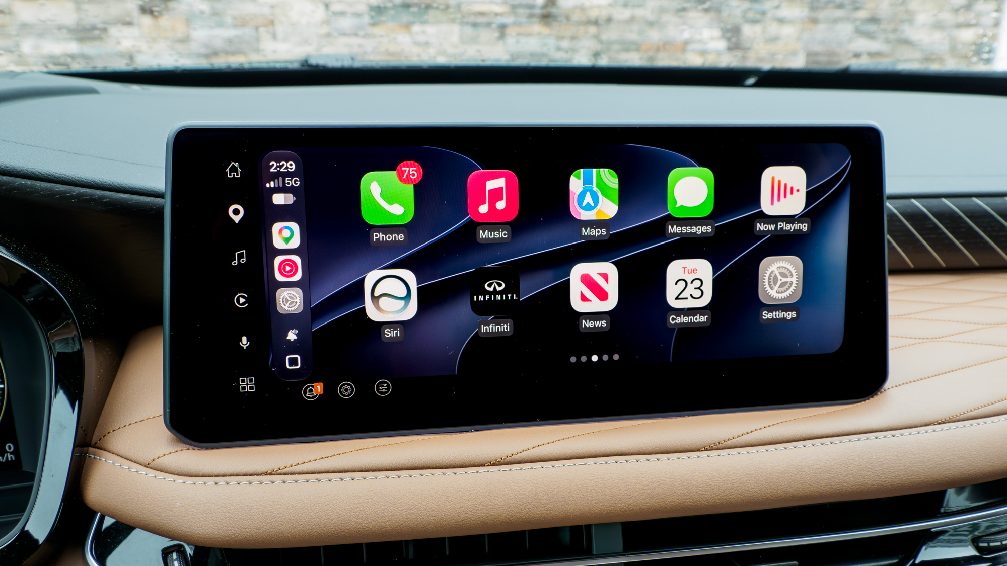 Siri AI in iOS 27 CarPlay.