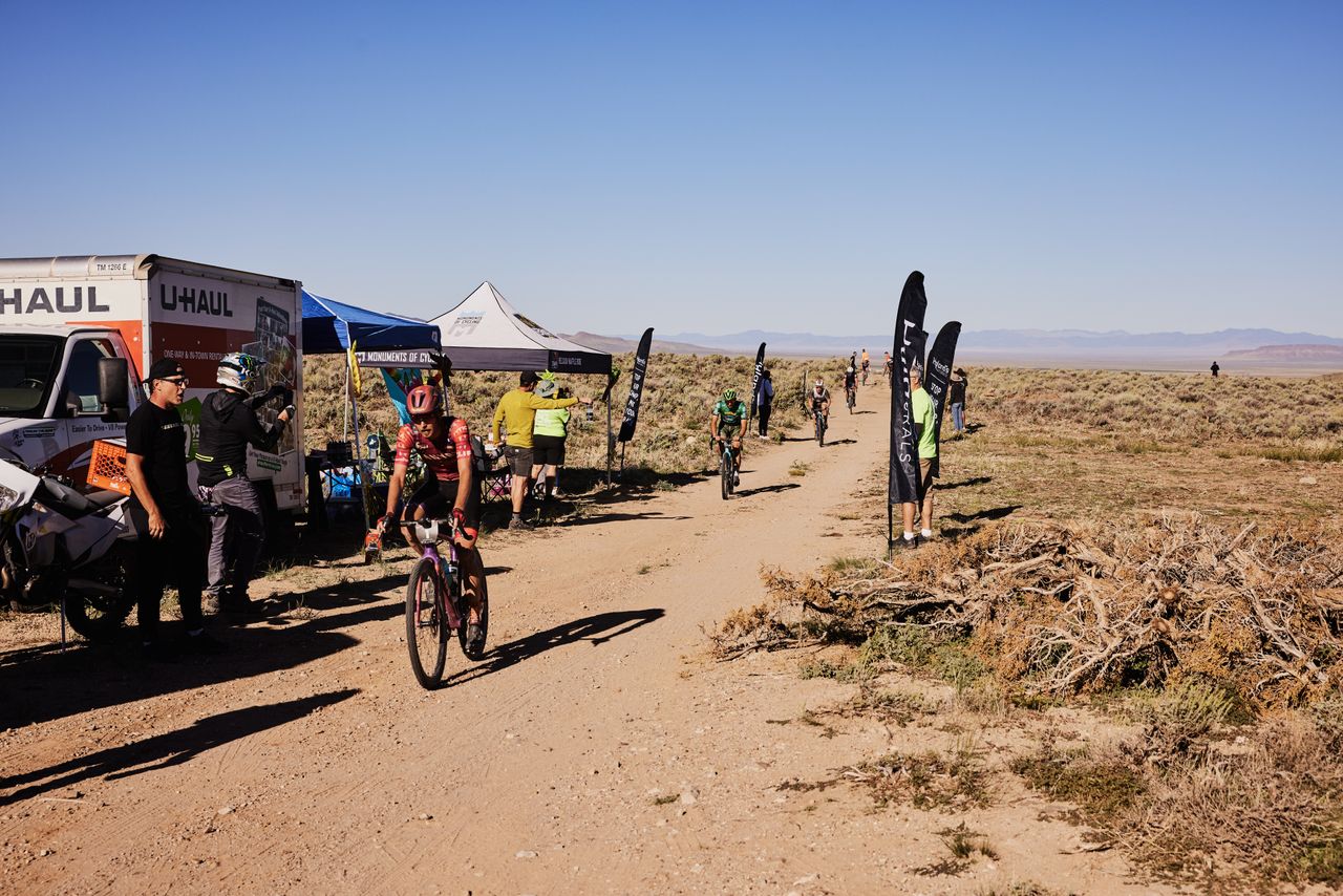Peter Stetina leads through a feed zone
